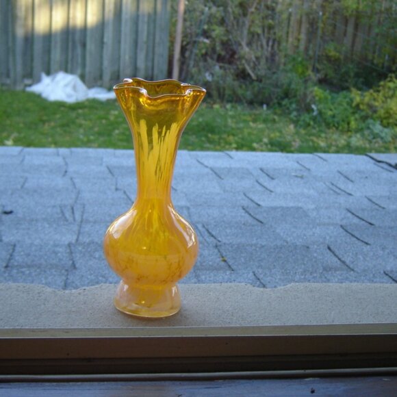 Handblown orange speckled art glass vase VGU - Picture 8 of 8